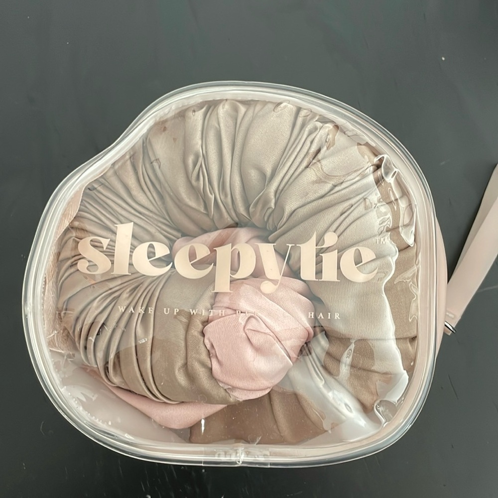 Gently used sleepy tie.